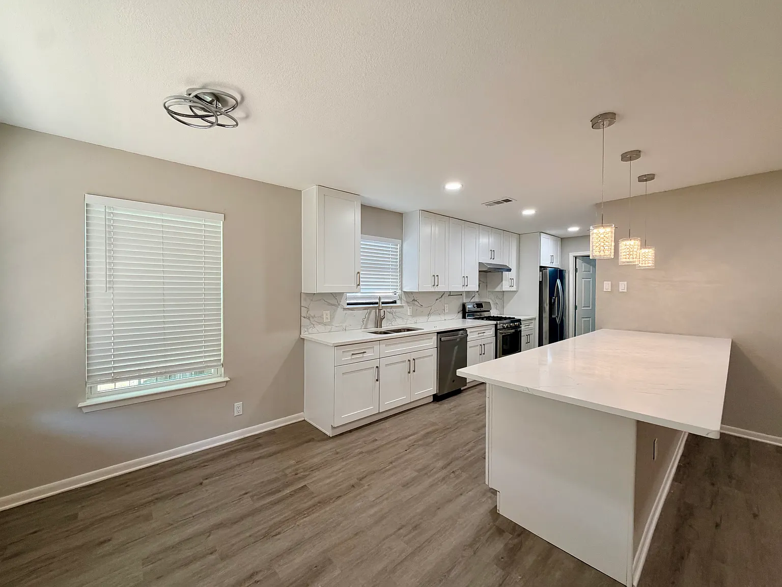 3 bed, 1113 sqft, $1,800 — Photo 2