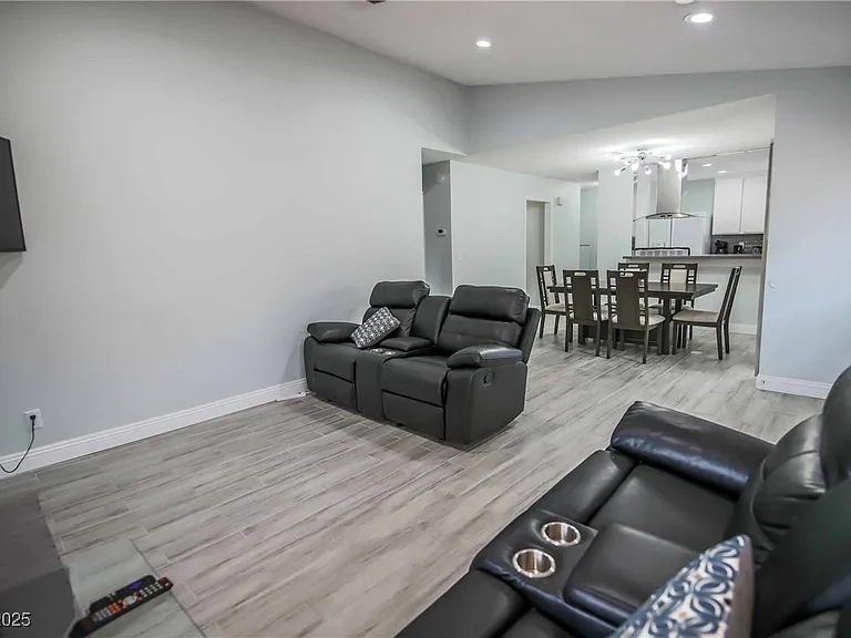 7399 Topeka Dr — Photo 6