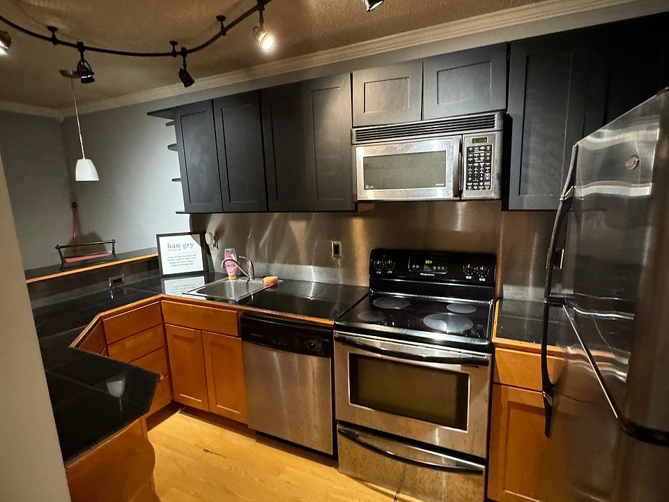 2nd image of 4829 Wabash St #208