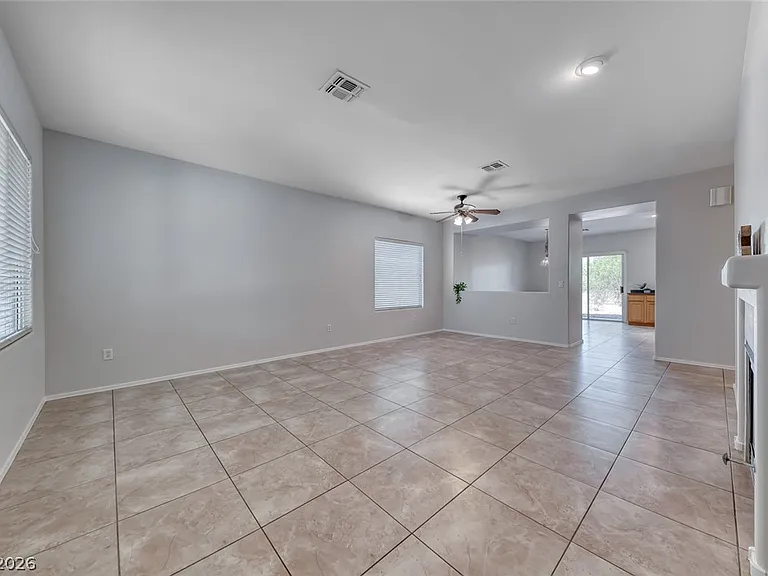 2343 Schaeffer Hills Dr — Photo 6