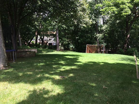 5th image of 499 Hollydale Dr