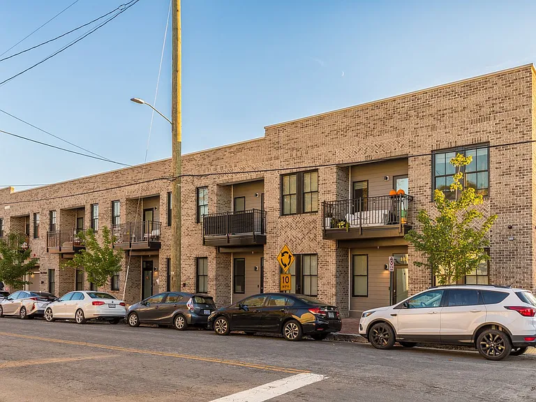2416 Jefferson Ave — Photo 11
