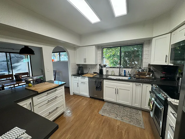 1536 E Allen Rd — Photo 9