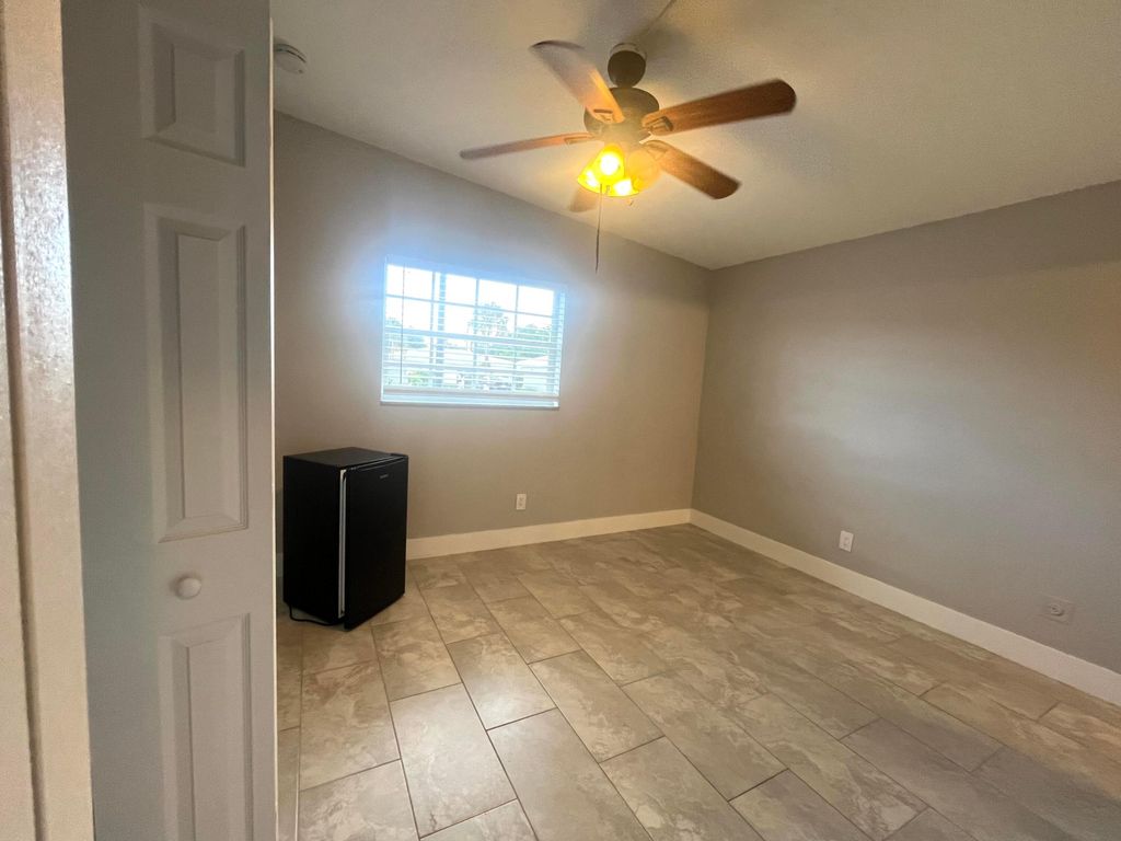 3765 NE 18th Avenue, photo 9