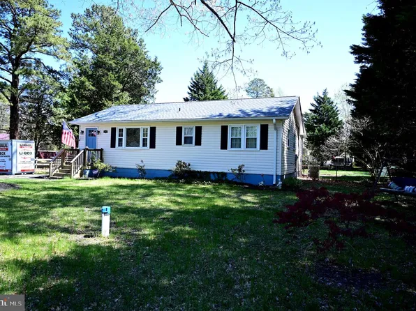 40070 Beach Dr, Mechanicsville, MD 20659