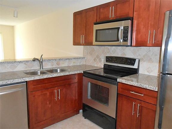 2nd image of 9980 Nob Hill Ln #9980