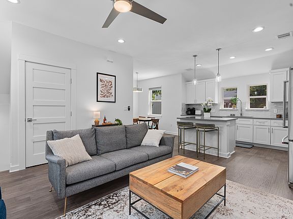 3rd image of 4700 Prock Ln #B