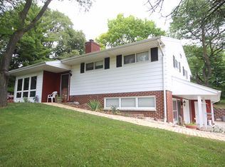 W156N9379 Pilgrim Rd, Menomonee Falls, WI 53051