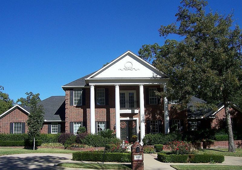1st image of 2111 Holly Leaf Dr
