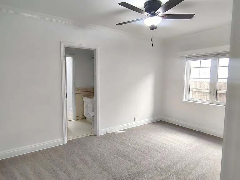10974 Strathmore Dr — Photo 17