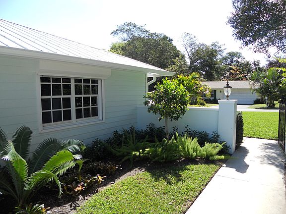 5th image of 18 Via Lucindia Drive S