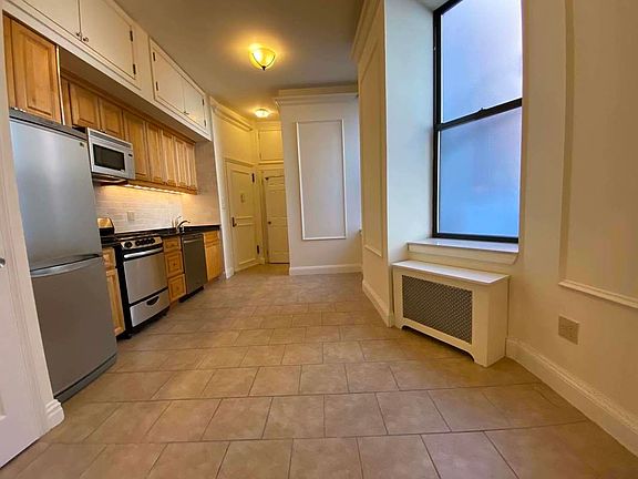 5th image of 324 W 43rd St #D