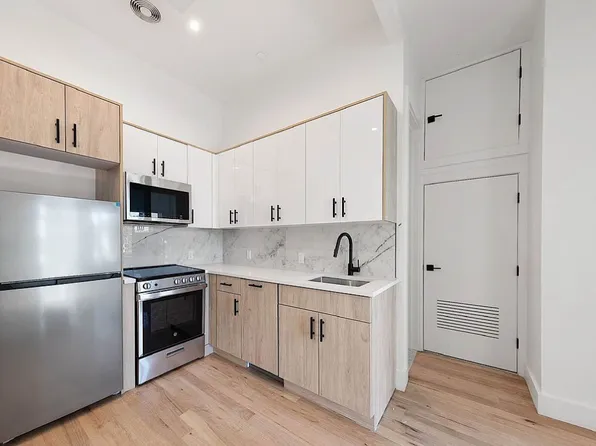 897 New York Avenue image 2 of 6