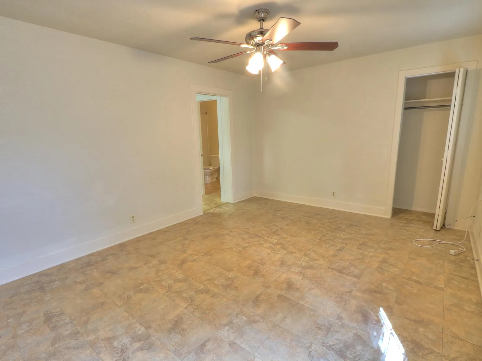 1 bed, 560 sqft, $695 — Photo 3