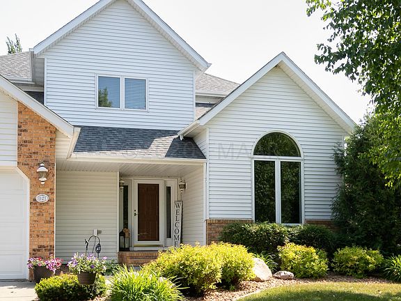 2nd image of 1121 Sommerset Pl