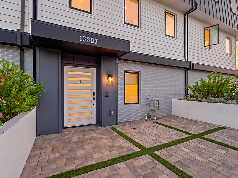 4805 Matilija Ave — Photo 33