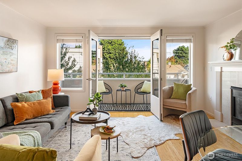 4th image of 2167 Dexter Avenue N #301