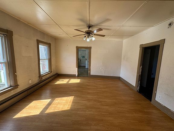 4th image of 16 Laurel Ave APT 1
