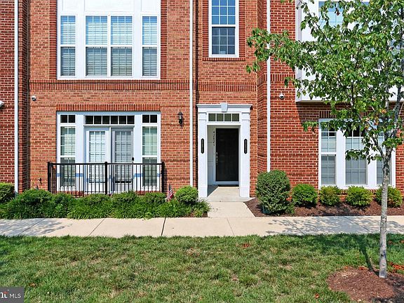 3rd image of 42821 Burrell Sq