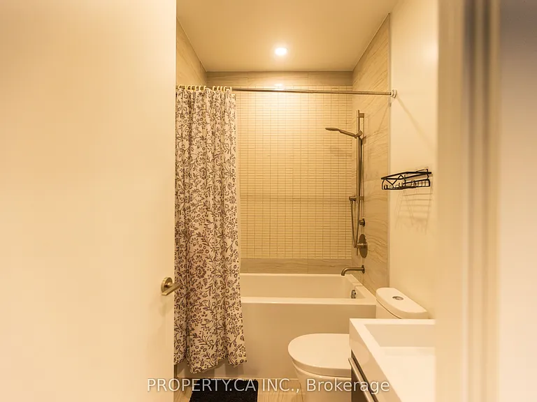 39 Roehampton Ave #4304 — Photo 10