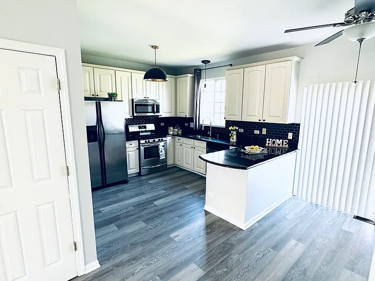 2371 Lundquist Dr — Photo 4