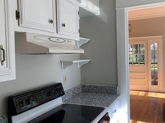 2nd image of 1727 Lawrence Ave
