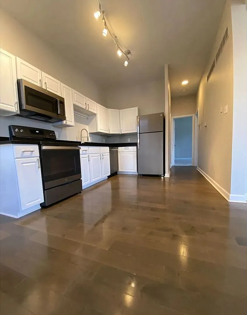 Clean, Bright & Beautifully Maintained 2BR/1BA in Shaw/Botanical! — Photo 2