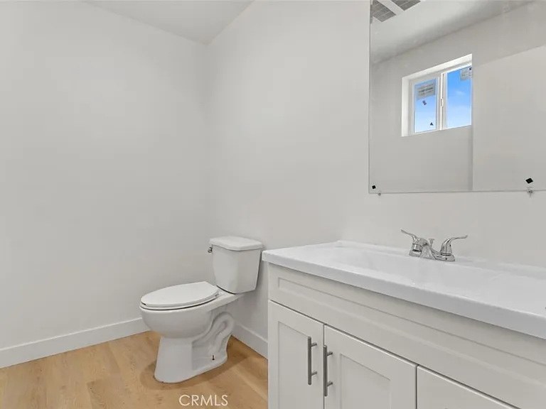 707 W 80th — Photo 12