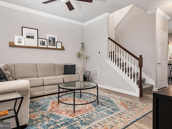 5th image of 111 Holton St