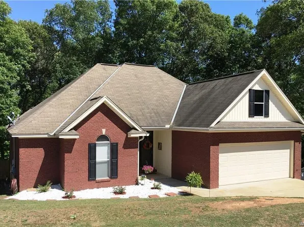 214 Hummingbird Dr, Prattville, AL 36022