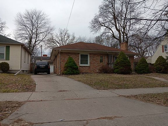 3rd image of 3217 Court St
