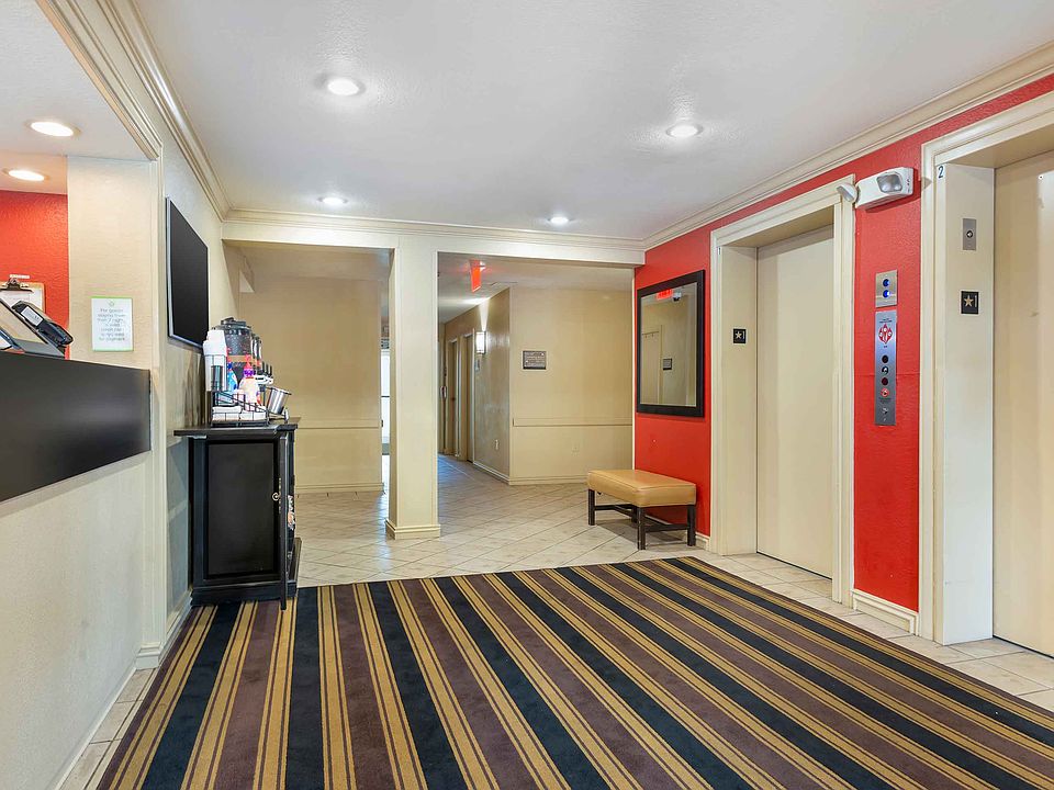 Lobby and Guest Check-in