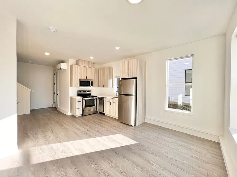L0529 - Drummond Townhomes 2 — Photo 6