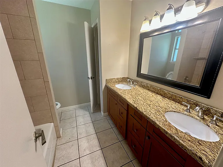 2711 Colony Dr — Photo 11