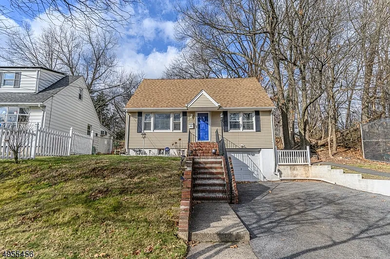 87 Paterson Ave photo 1