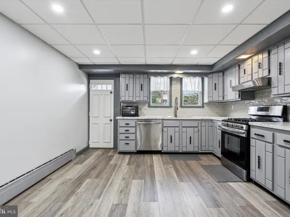 6014 Walker St, Philadelphia, PA 19135