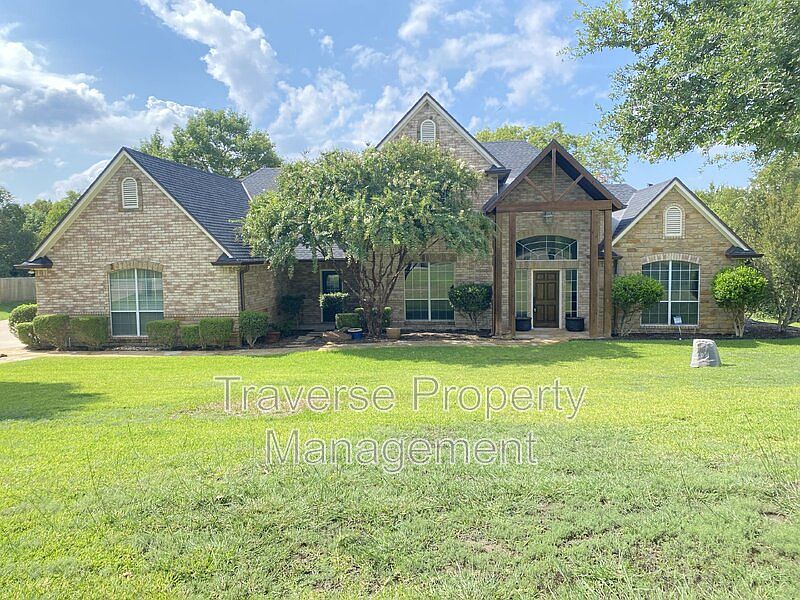 1st image of 1025 Forest Park Dr