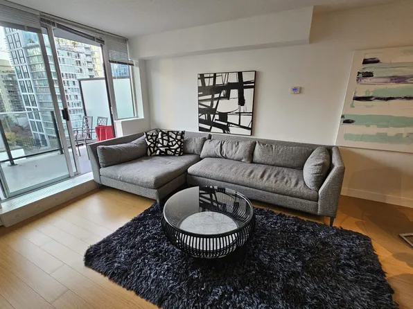 1325 Rolston St #702, Vancouver, BC V6B 0M2