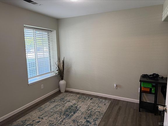 5th image of 399 Barcelona Dr
