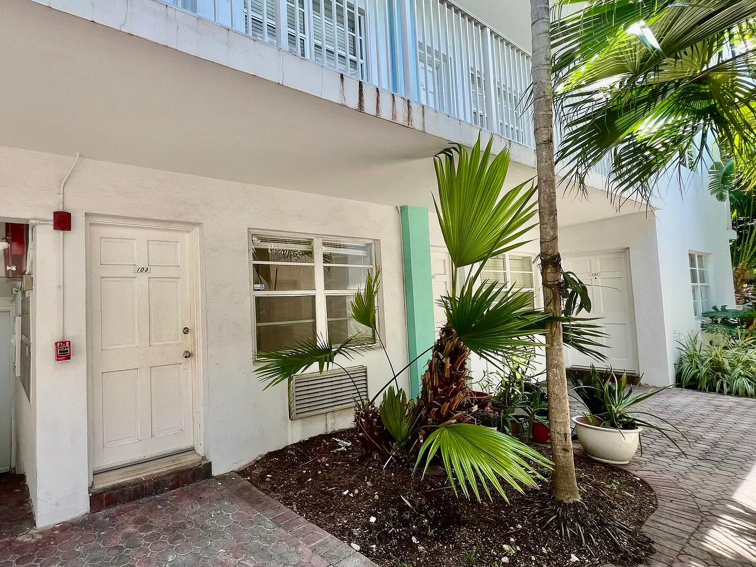 1 bed, 1.0 bath, 420 sqft, $1,800 — Photo 3