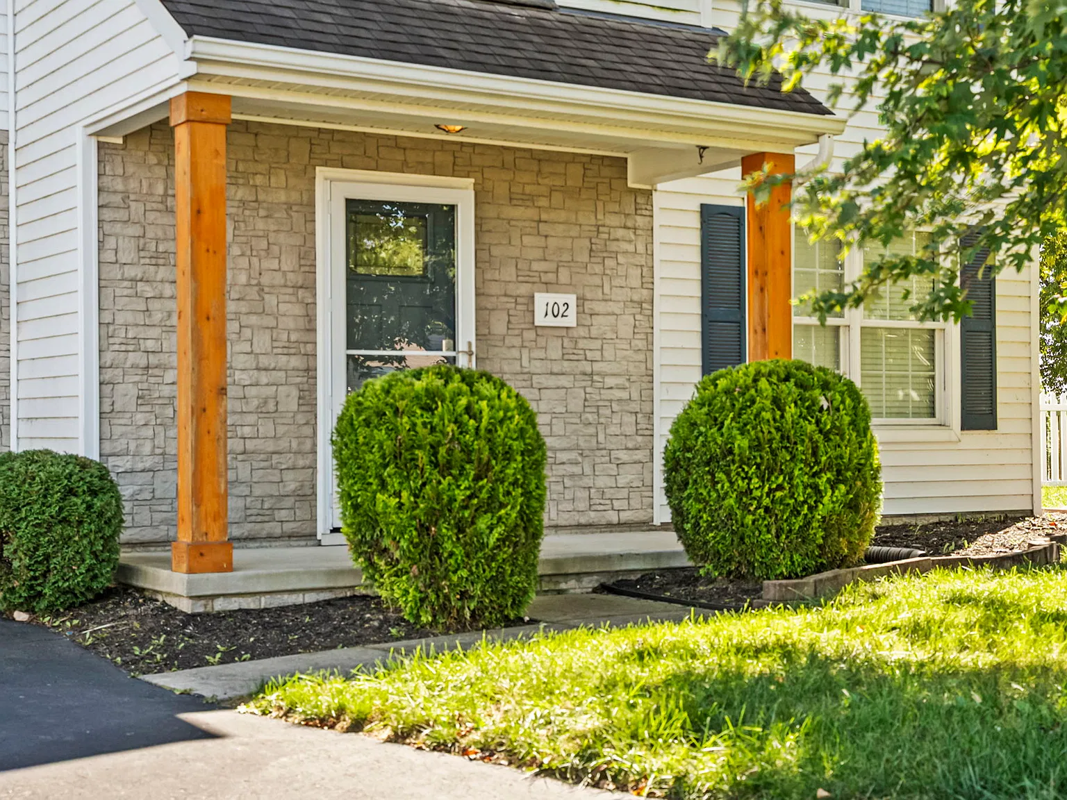 3 bed, 2250 sqft, $2,600 — Photo 3
