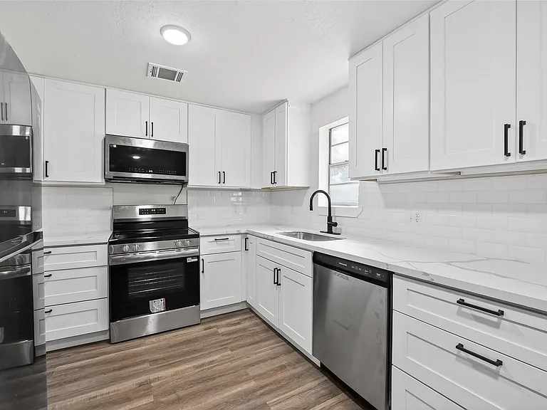 8221 Bigwood St — Photo 24