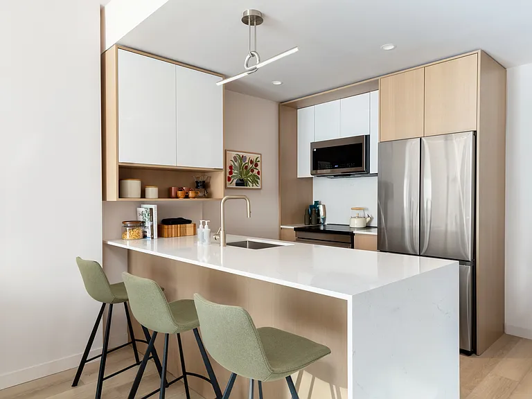 255 E 39th St #14E — Photo 1