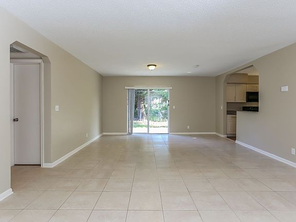 3rd image of 410 NW 40th Ter