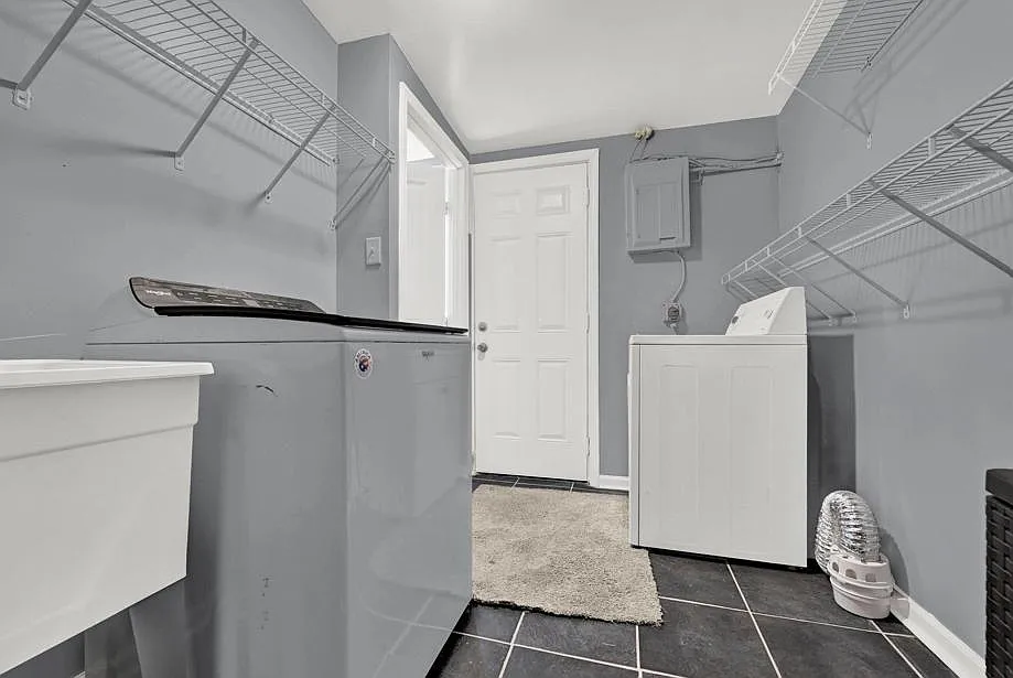 4 bed, 4.0 bath, 1064 sqft, $819 — Photo 4