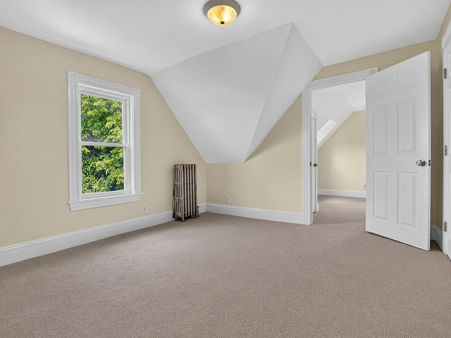2 bed, 1.0 bath, 700 sqft, $2,700 — Photo 4