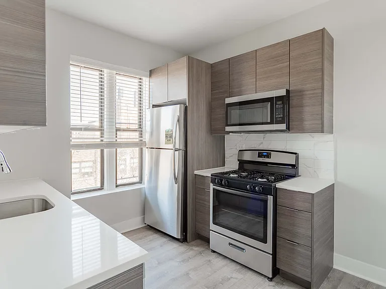 6135-45 S. Dorchester Ave/1409 E. 61st St. — Photo 5