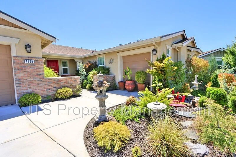 3 bed, 2.5 bath, 2680 sqft, $3,895 — Photo 4