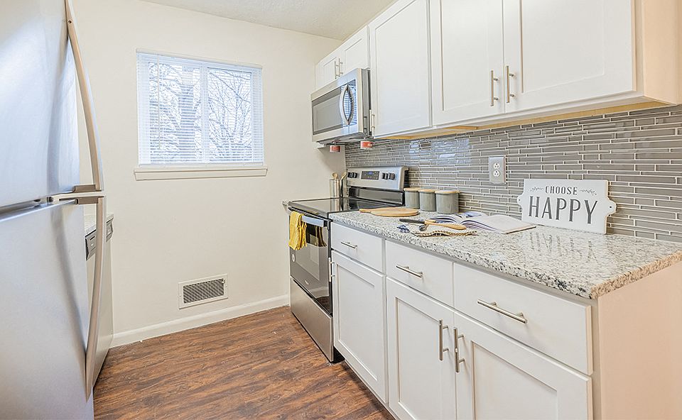 Waverlywood Apartments and Townhomes 77 Deerhurst Ln ster, NY