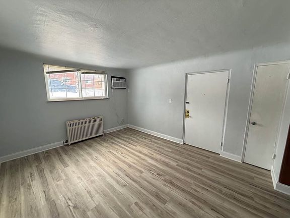 2nd image of 4328 Oakwood Ave #1